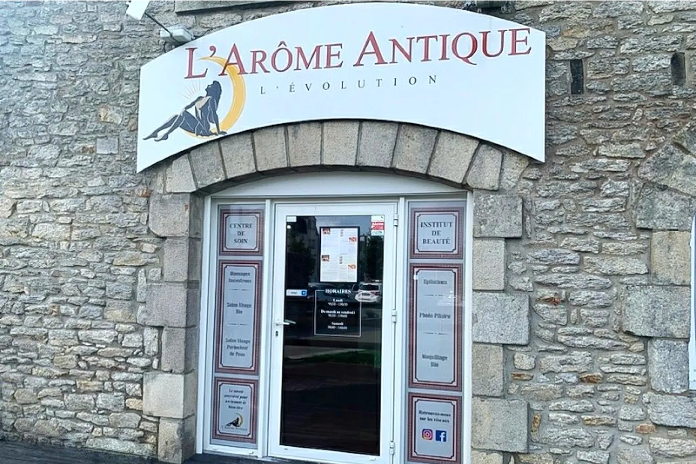 Larome Antique Lorient Home1 1